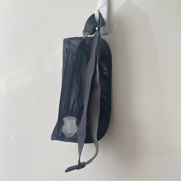 Body Tight Fanny Pack - Picture 3 of 10